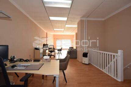 Attraktive Ladenfläche in Hamburg - mit Lagerfläche und zwei Stellplätzen direkt an der U-Bahn. zimmer