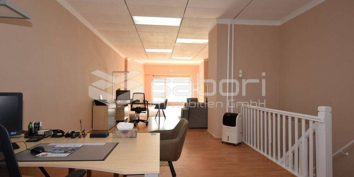 Attraktive Ladenfläche in Hamburg - mit Lagerfläche und zwei Stellplätzen direkt an der U-Bahn. zimmer