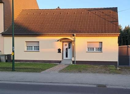 Haus zum Kaufen in Aken 75.000 € 80 m²