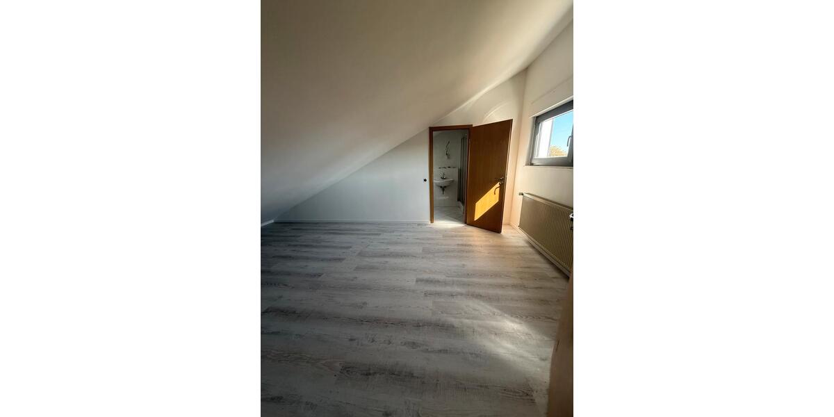 Reihenhaus Kierspe - 6 Zimmer, 140 m&sup2;, 1.300&euro; | Angebot:26314343
