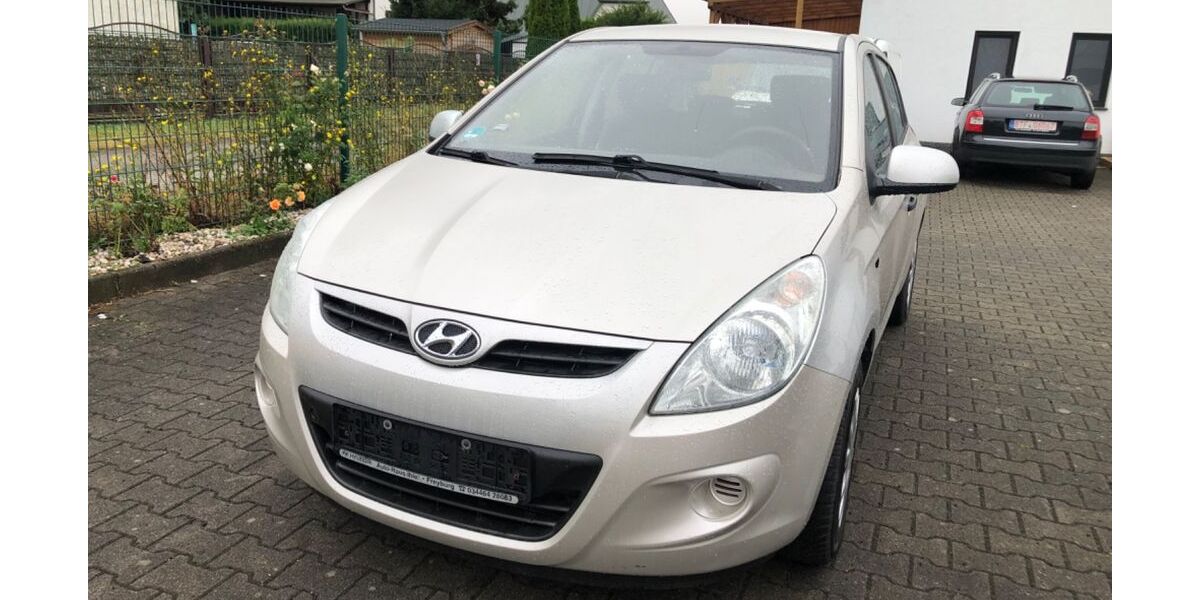 Hyundai i20 155.000 km 2.290 &euro; Zörbig 06780