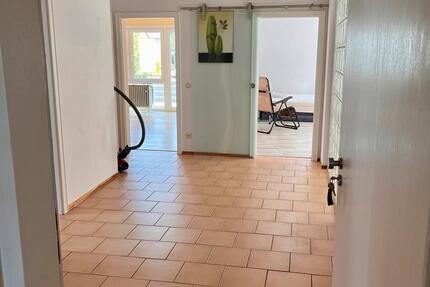 Schöne, ruhig gelegene, 120 qm Wohnung zu vermieten 1200.- € + NK