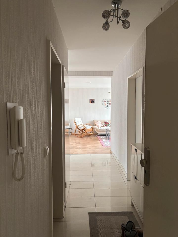 Helle 3 Zimmer Wohnung mit Balkon und Aufzug