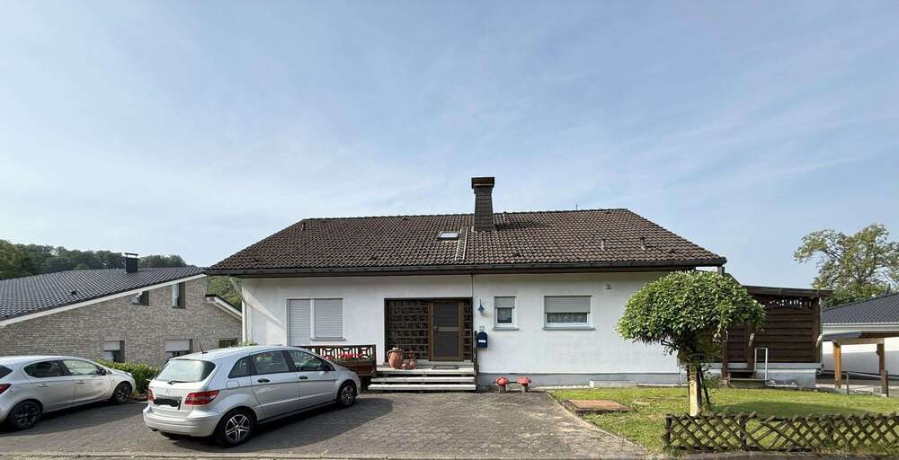Haus zum Kaufen in Bergneustadt 460.000 € 258 m²