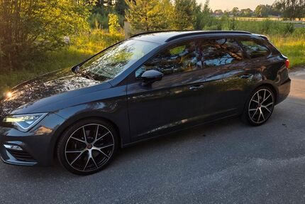 Seat Leon 76.421 km 22.999 &euro; Creußen 95473