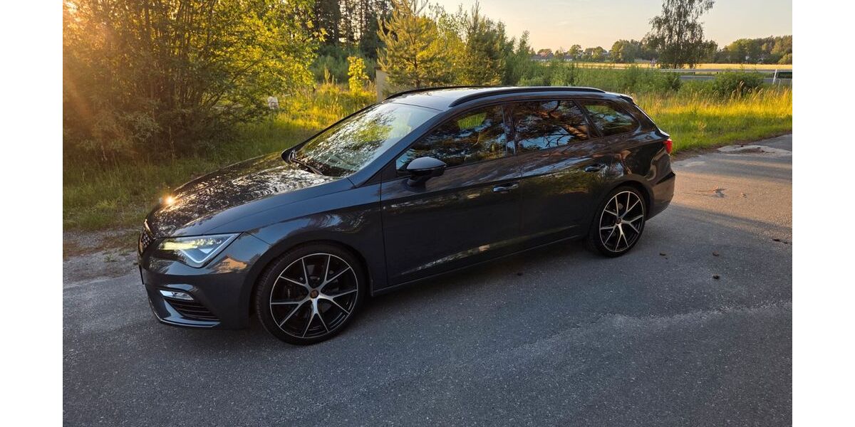 Seat Leon 76.421 km 23.999 &euro; Creußen 95473