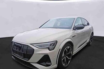 Audi e-tron 42.827 km 43.990 &euro; Hamburg 22047