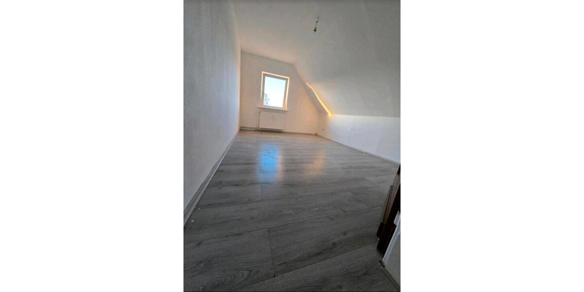 Dachgeschoßwohnung Bergen - 4 Zimmer, 100 m&sup2;, 650&euro; | Angebot:26395922