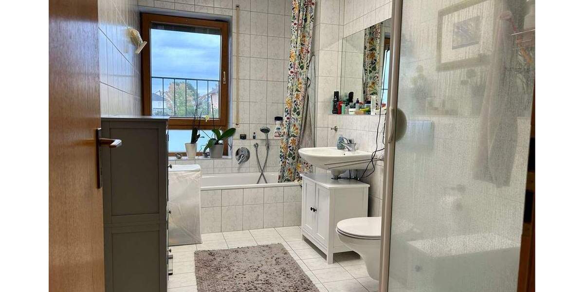 Ihr neues Zuhause im Dachgeschoss...Sonnige 3-Zimmer-DG-Wohnung in Höchstadt 3 zimmer