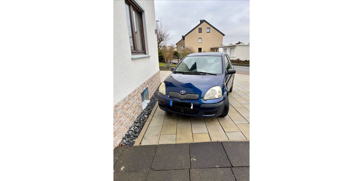 Toyota Yaris 270.000 km 1.800 &euro; Bad Salzuflen 32107