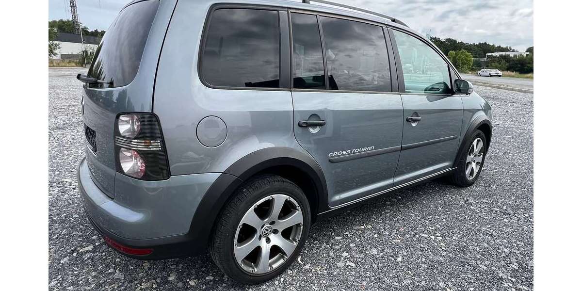 VW Touran 167.000 km 9.300 &euro; Paderborn 33102