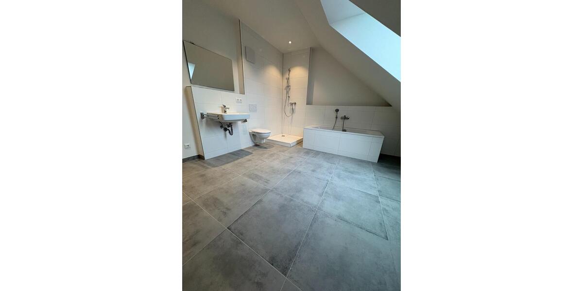 Reihenhaus Neutraubling - 5 Zimmer, 150 m&sup2;, 1.900&euro; | Angebot:24915467