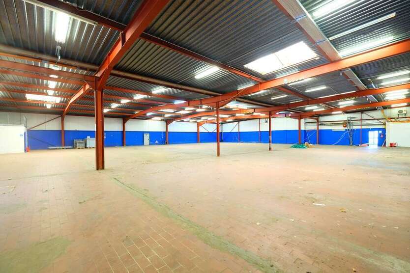 Halle in Bochum 1.650 € 260 m²