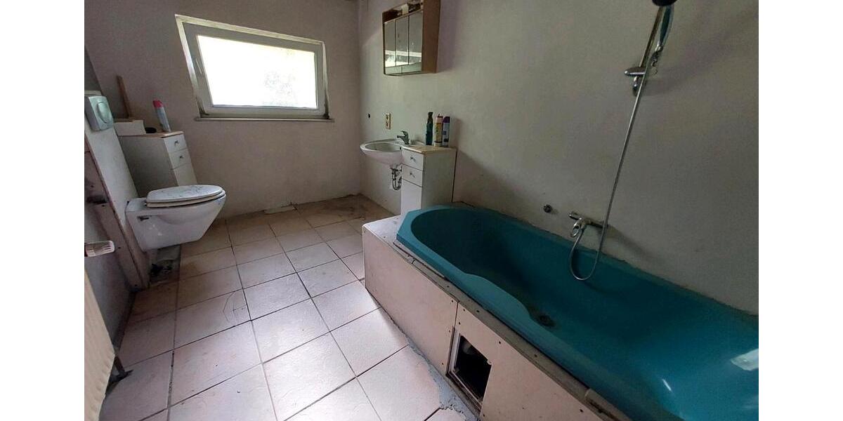 Einfamilienhaus Zetel - 11 Zimmer, 200 m&sup2;, 75.000&euro; | Angebot:26221088