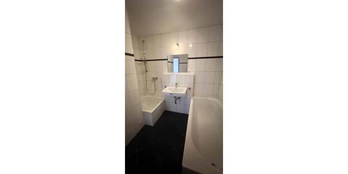 Dachgeschoßwohnung Mönchengladbach Ost - 2 Zimmer, 65 m&sup2;, 900&euro; | Angebot:25903163