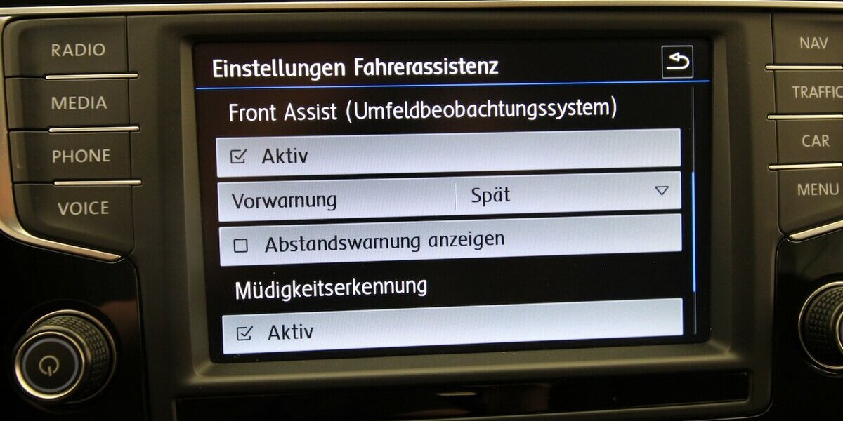 VW Touran 1.6 TDI BMT 7-DSG Comfortline NAVI+ACC 151.032 km 14.900 &euro; Hagenow 19230