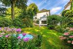 Imposantes Einfamilienhaus mit schönem Garten nahe City