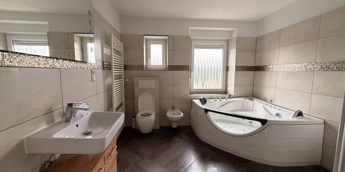 Mehrfamilienhaus, Wohnhaus Schiffweiler - 6 Zimmer, 184 m&sup2;, 265.000&euro; | Angebot:26290831