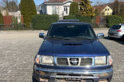 Nissan Navara 240.000 km 3.499 &euro; Ergoldsbach 84061