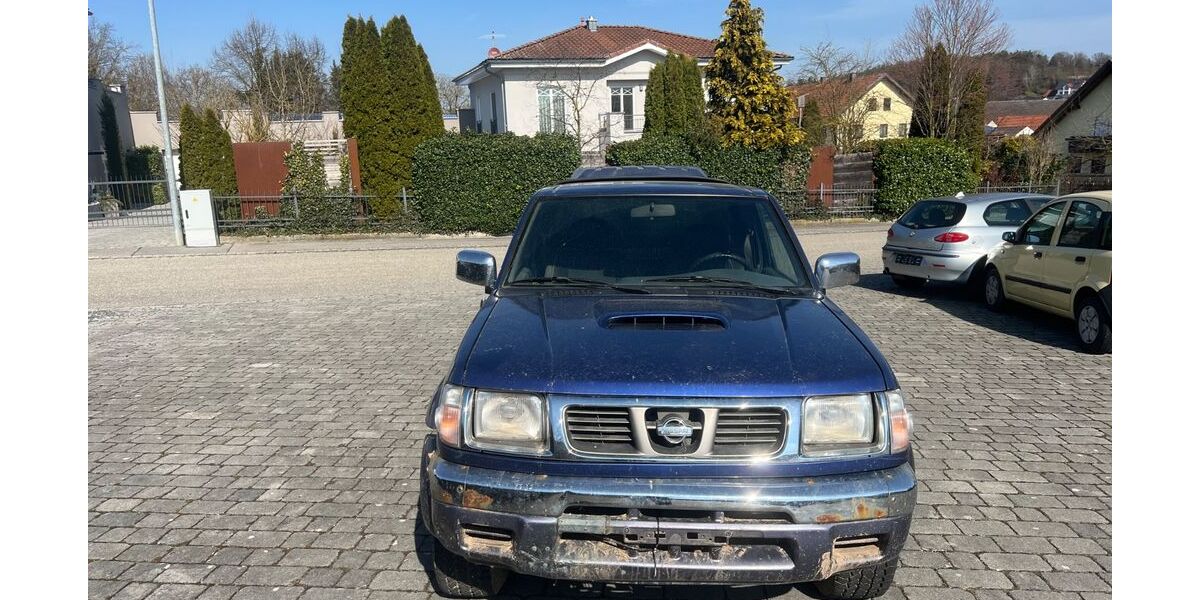 Nissan Navara 240.000 km 3.499 &euro; Ergoldsbach 84061