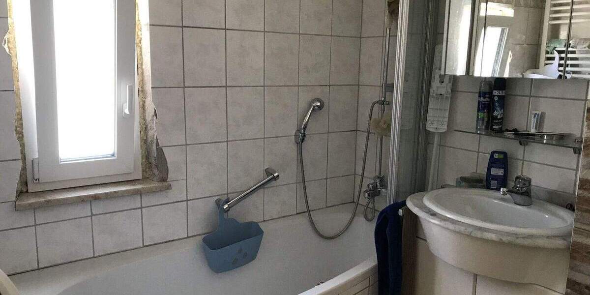 Doppelhaushälfte Uffenheim - 7 Zimmer, 182 m&sup2;, 275.000&euro; | Angebot:25777026