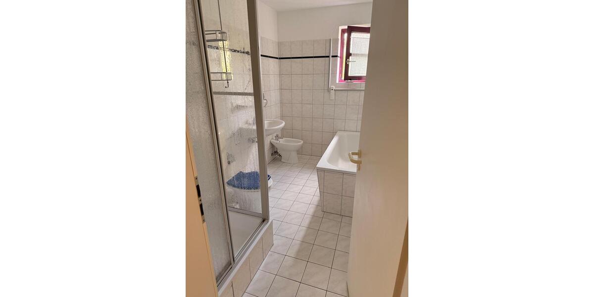 Erdgeschoßwohnung Wülfrath - 3 Zimmer, 100 m&sup2;, 1.050&euro; | Angebot:26025042