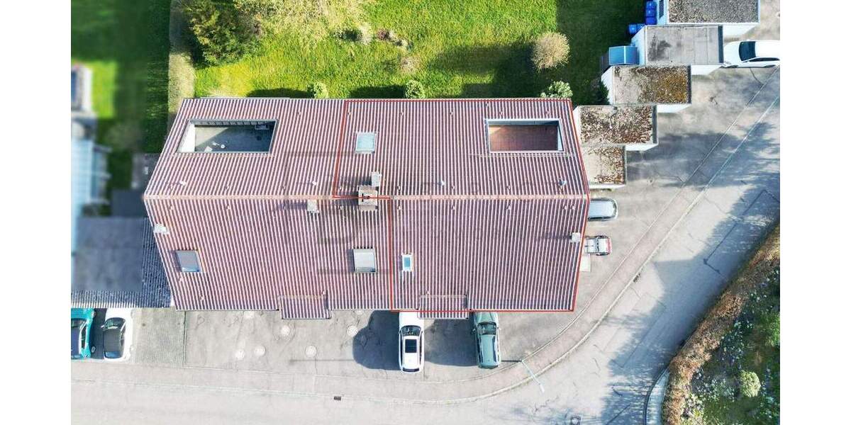 Ideal für Pendler: Ruhige 2,5-Zimmer-DG-Wohnung in Staig - nahe A7, mit neuer Küche & Dachterrasse 2 zimmer