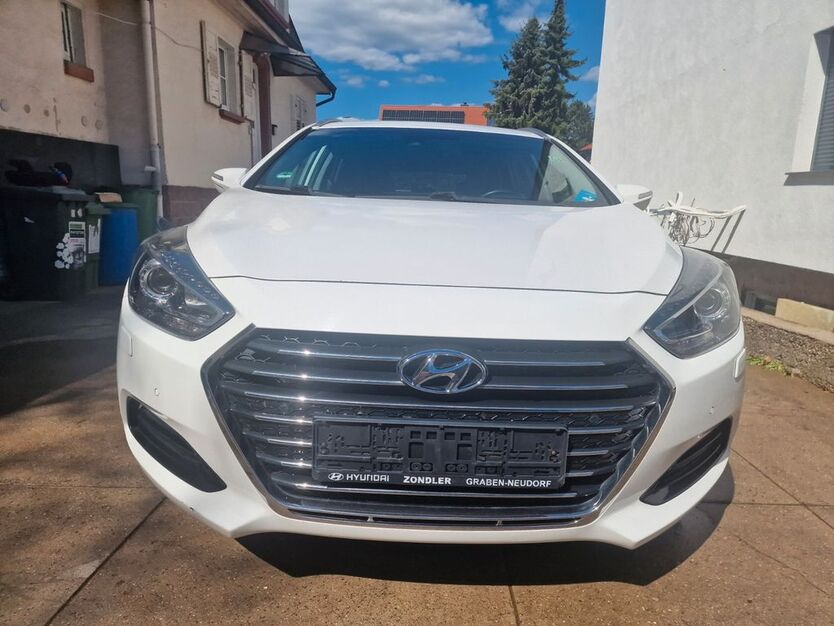 Hyundai i40 107.196 km 11.900 € Edenkoben 67480
