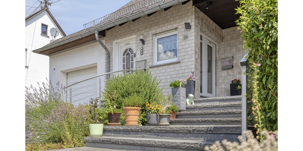 Freistehendes Einfamilienhaus mit Einliegerwohnung - Einliegerwohnung Staudt | Angebot:27120339