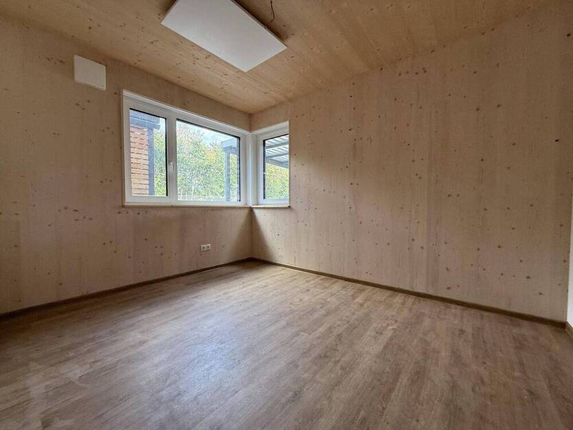 Modernes Wohnen im nachhaltigen Holz-Hybrid-Haus