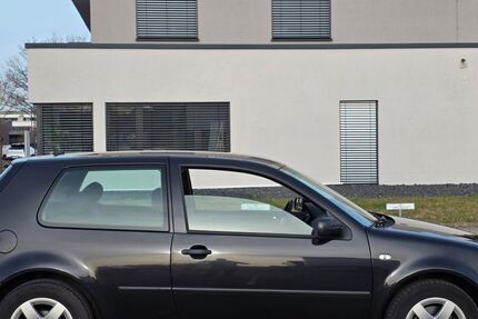 VW Golf 295.000 km 2.100 &euro; Limburg 65549