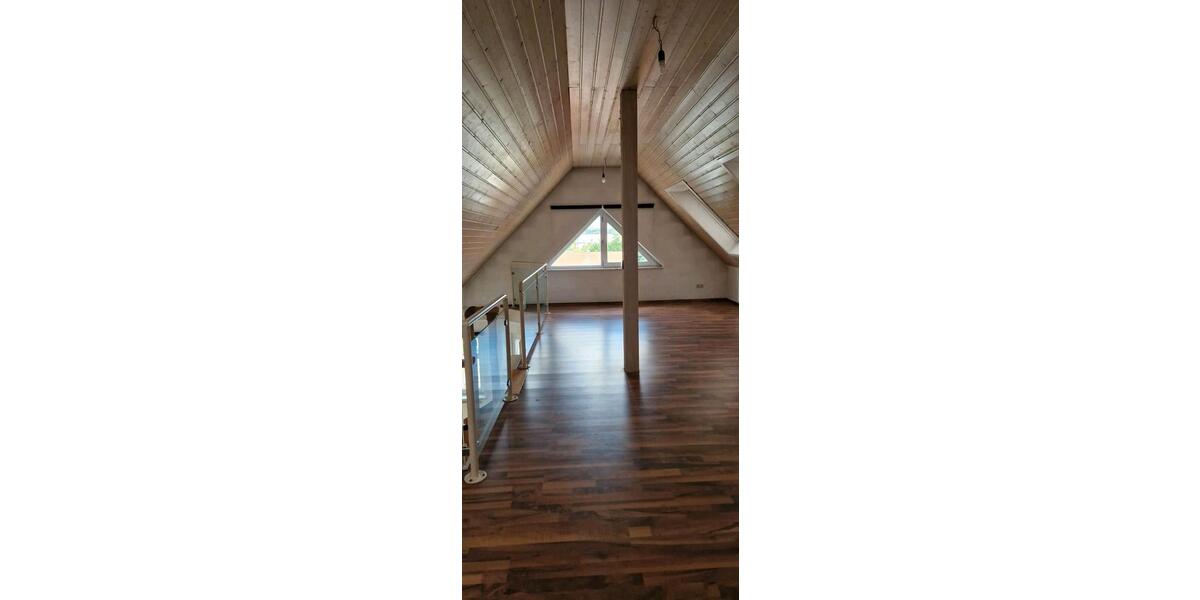 Dachgeschoßwohnung Ehningen - 3 Zimmer, 83 m&sup2;, 375.000&euro; | Angebot:25308752