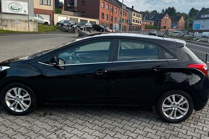 Hyundai i30 144.000 km 5.700 &euro; Sindelfingen 71069