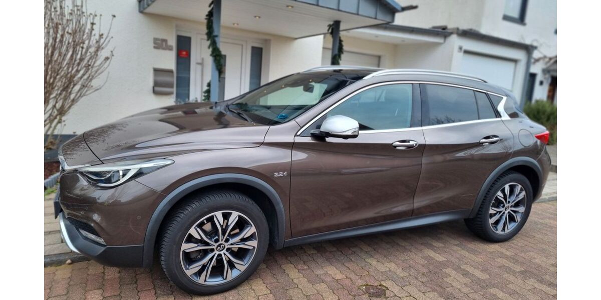 INFINITI QX30 108.000 km 15.000 &euro; Oberhausen 46145