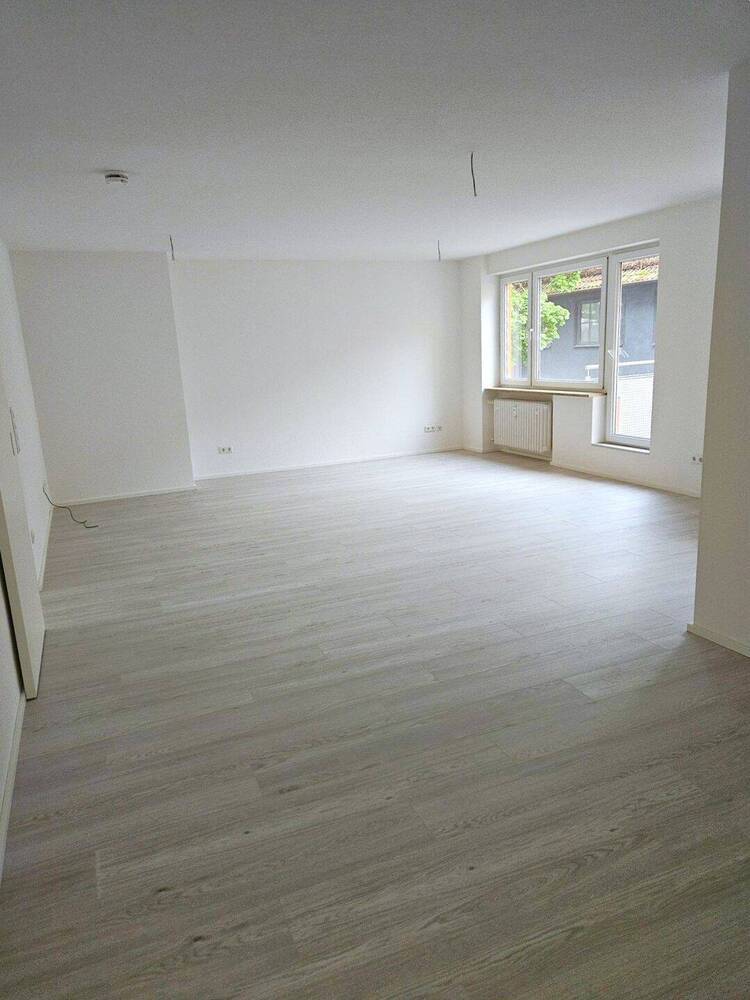 Neu Renoviert: Helle 2-Zi. Wohnung mit Balkon Nürnberg - Südstadt Wohnung mieten
