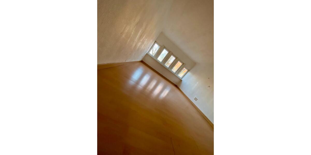 Dachgeschoßwohnung Völklingen - 4 Zimmer, 90 m&sup2;, 690&euro; | Angebot:26349882