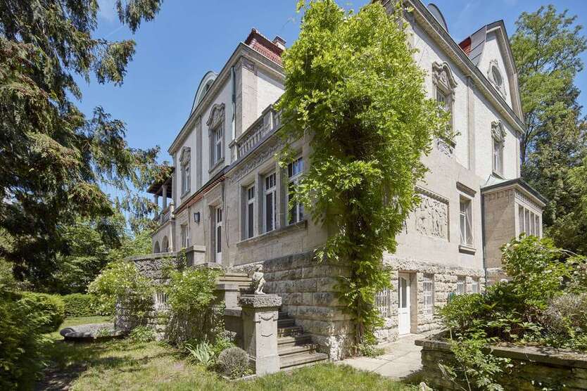 Haus zum Kaufen in Stuttgart 5.900.000 € 495 m²