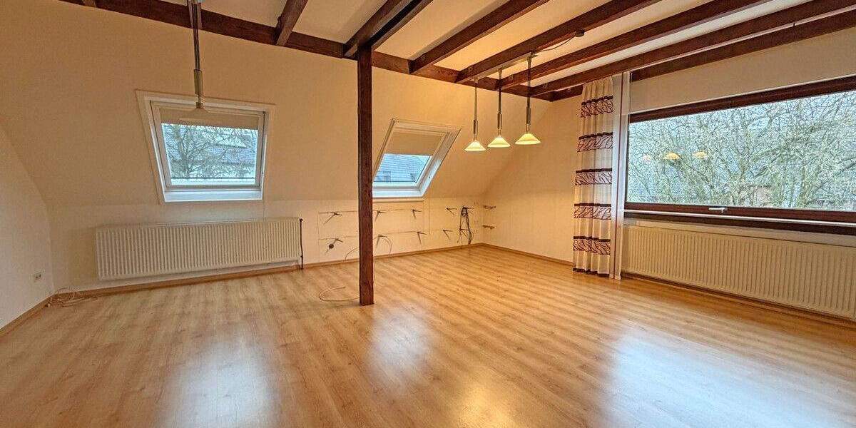 Doppelhaushälfte inklusive Nebengebäuden mit Gestaltungspotenzial in Alpen-Menzelen! 3 zimmer