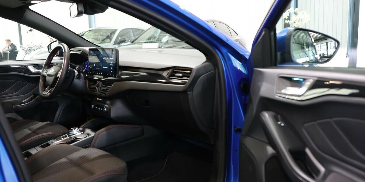 Ford Focus Tunier 1.5 EB ST-LINE X SPORT BLUE & BLACK 100.000 km 16.444 &euro; Hamm 59077