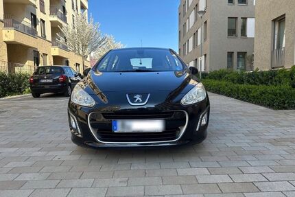 Peugeot 308 214.000 km 9.900 &euro; Berlin 13347