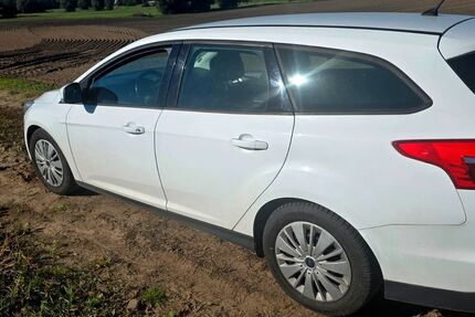 Ford Focus 136.000 km 8.499 € Neu Poserin 19399