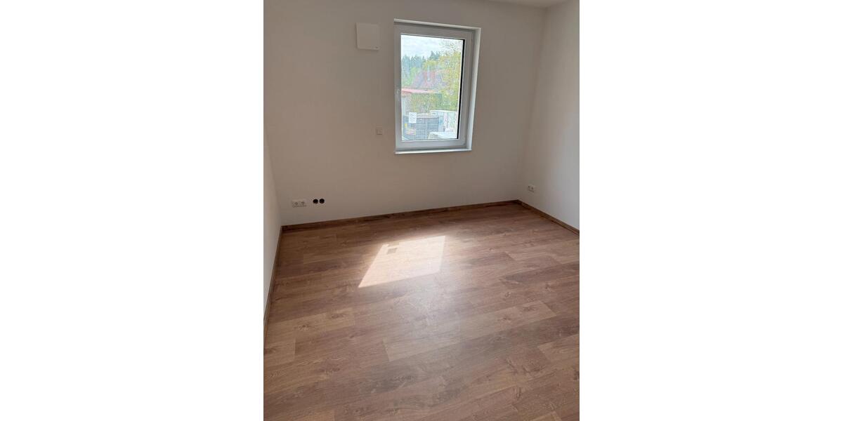 Erdgeschoßwohnung Dresden Klotzsche - 4 Zimmer, 100 m&sup2;, 1.750&euro; | Angebot:26477172