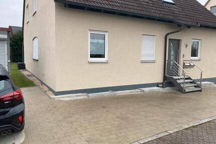 Wohnung Berg bei Neumarkt in der Oberpfalz - 3 Zimmer, 95 m&sup2;, 1.000&euro; | Angebot:26144196