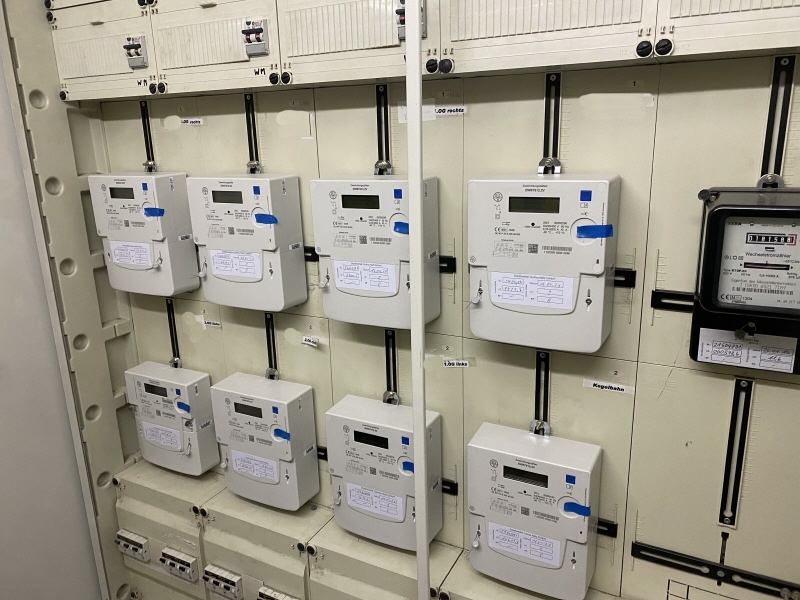 Solides Mehrfamilienhaus steht zum Verkauf 16 zimmer