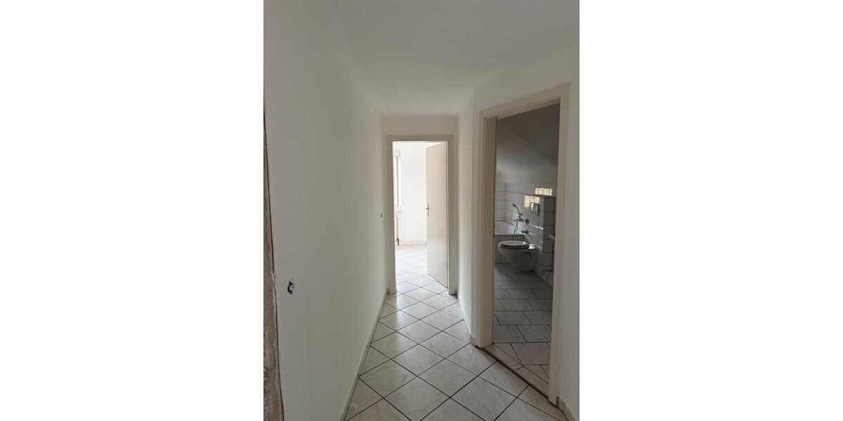 Helle 3-Zimmer-Dachgeschosswohnung in ruhigem 5 Parteinhaus 3 zimmer