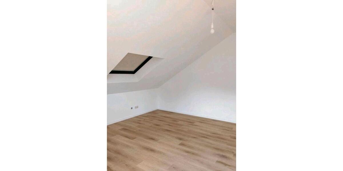 Dachgeschoßwohnung Kall - 4 Zimmer, 98 m&sup2;, 1.050&euro; | Angebot:26149284