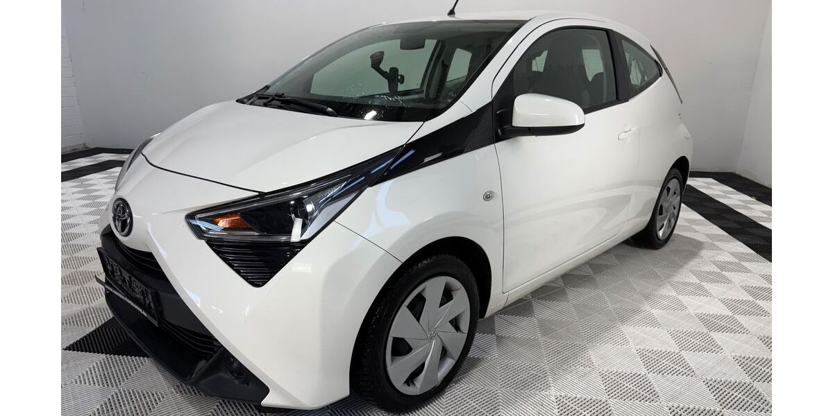 Toyota Aygo (X) 93.206 km 8.924 &euro; Bonn - Dottendorf 53129
