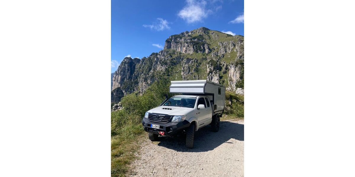 Toyota Hilux 100.100 km 38.800 &euro; Bocka 07589