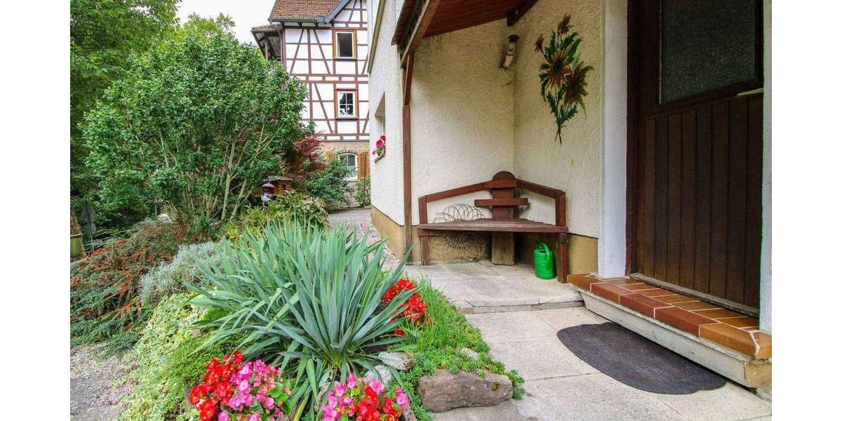 Einfamilienhaus Calw - 7 Zimmer, 329.000&euro; | Angebot:25475974