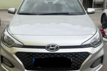 Hyundai i20 64.000 km 11.800 &euro; Penzberg 82377